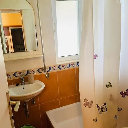 Seaside Studio 2 *